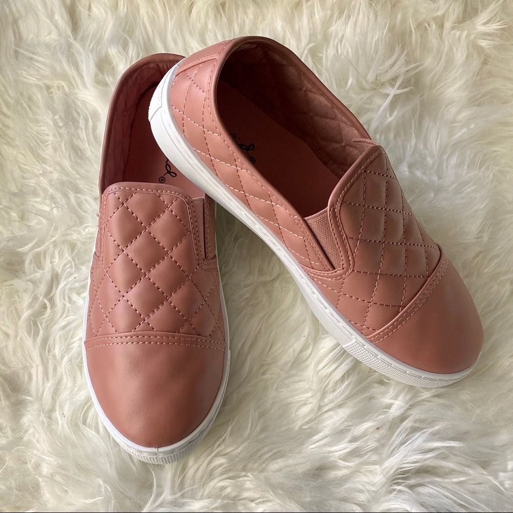 ‼️SOLD‼️NIB Qupid quilted Reba slip on - Picture 3 of 4